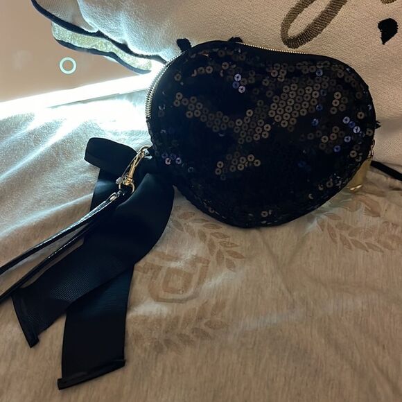 Betsey Johnson Heart Shaped Black Sequins Wristlet Evening Cocktail Purse - Picture 6 of 7